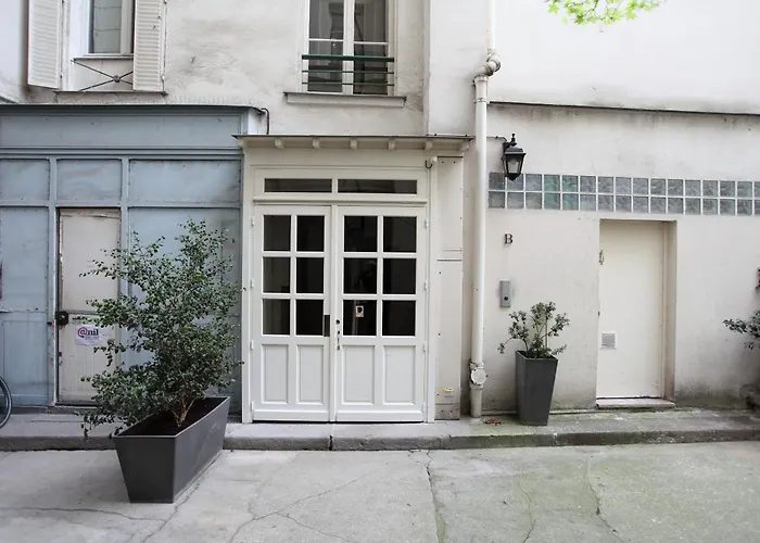Stay In The Heart Of Paris